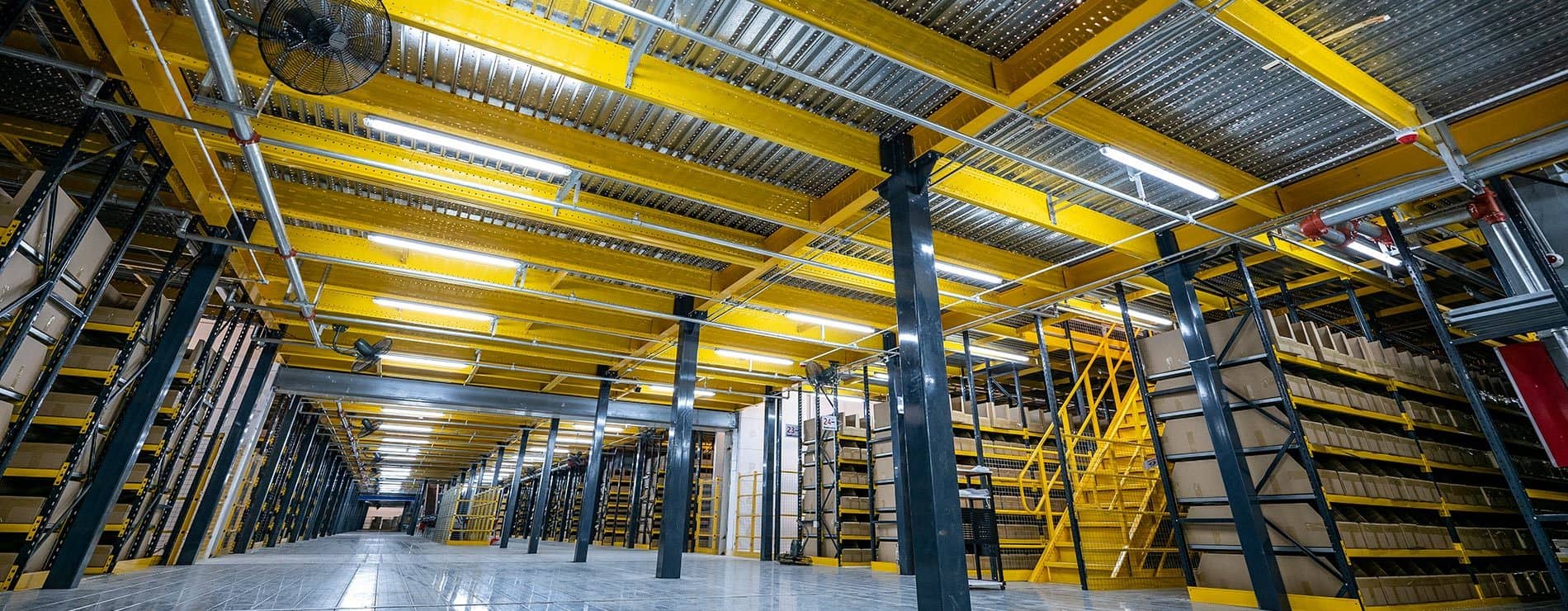 Industrial warehouse pallet storage automation